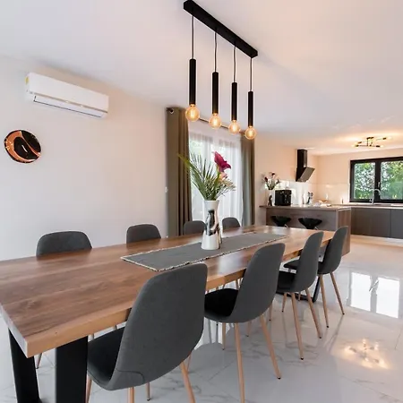 Zara Villa