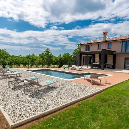 Villa Zara Santalezi